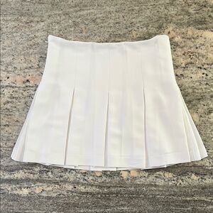Like New 🌸 Aritzia Babaton White Crepe Pleated Skater Mini Skirt Sz 4 / US S